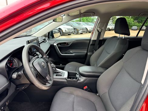 Used 2022 Toyota RAV4 LE FWD image 10