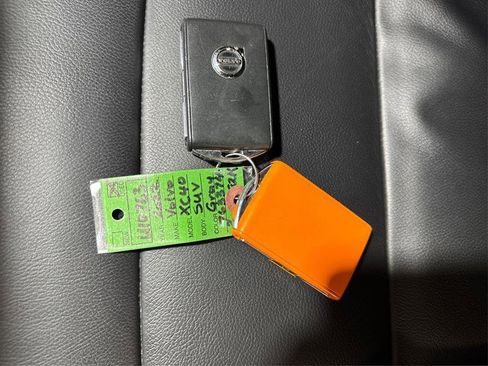 Used 2022 Volvo XC40 T5 Momentum image 29