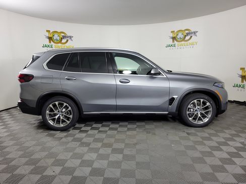 New 2026 BMW X5 xDrive40i w/ Premium Package AWD/4WD image 8