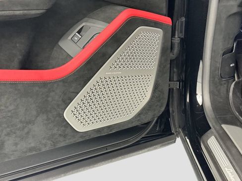 Used 2024 Lamborghini Urus Performante AWD/4WD image 19
