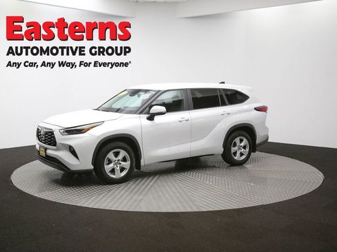 Used 2023 Toyota Highlander LE image 57