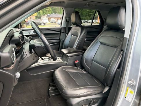 Used 2021 Ford Explorer Limited w/ Equipment Group 301A RWD image 18