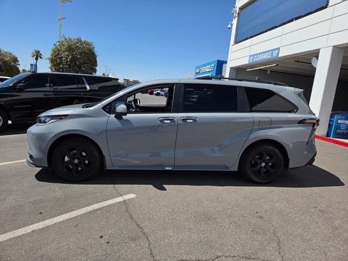 Used 2025 Toyota Sienna XLE Woodland Edition AWD/4WD image 3