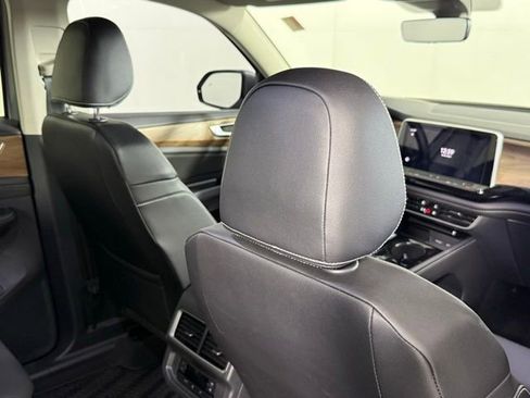 Used 2024 Volkswagen Atlas SE FWD image 29