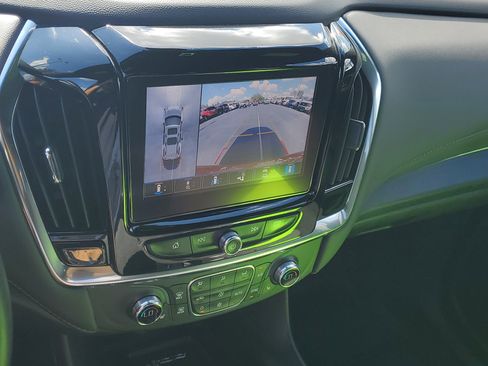 Used 2023 Chevrolet Traverse LT image 28