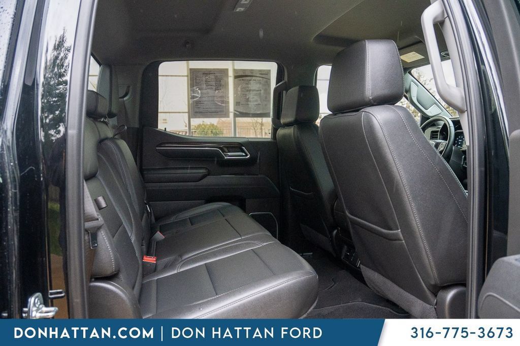 Used 2025 GMC Sierra 1500 SLT AWD/4WD image 19