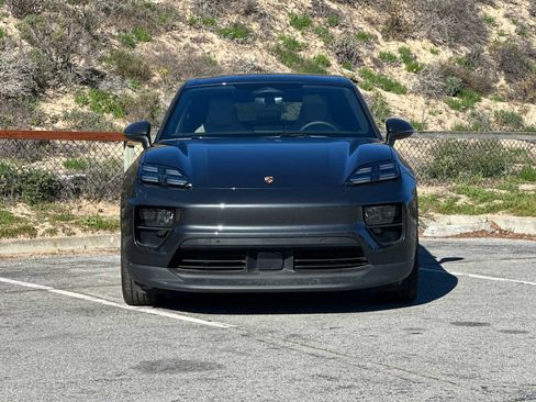 New 2025 Porsche Macan Electric image 11