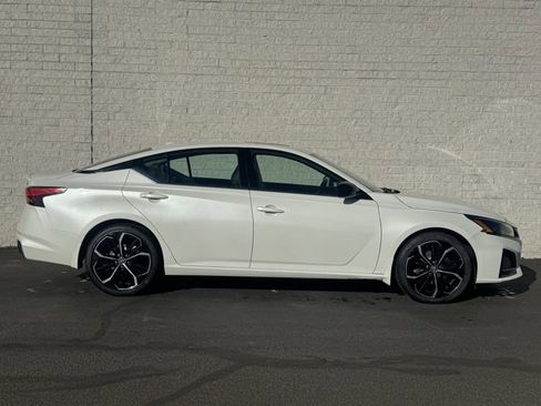 Used 2023 Nissan Altima 2.5 SR w/ SR Premium Package image 7
