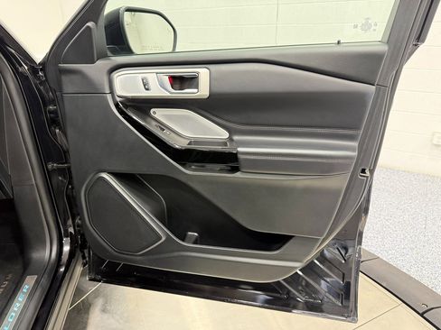 Used 2023 Ford Explorer Platinum w/ Technology Package image 24