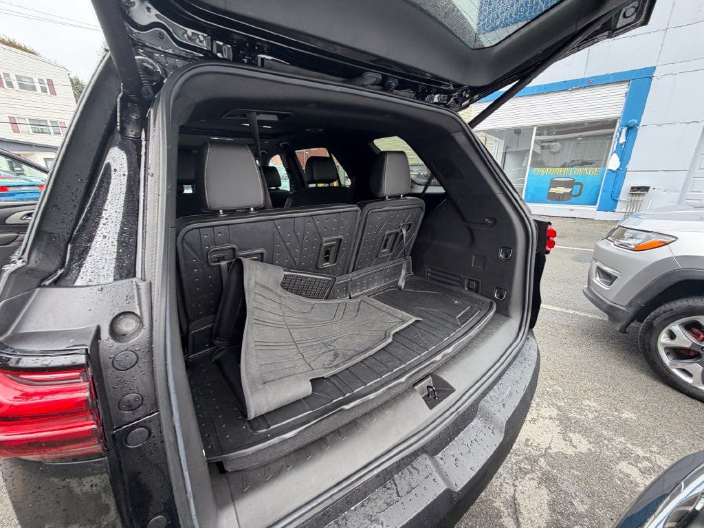 Used 2023 Chevrolet Traverse LT w/ LT Premium Package AWD/4WD image 12