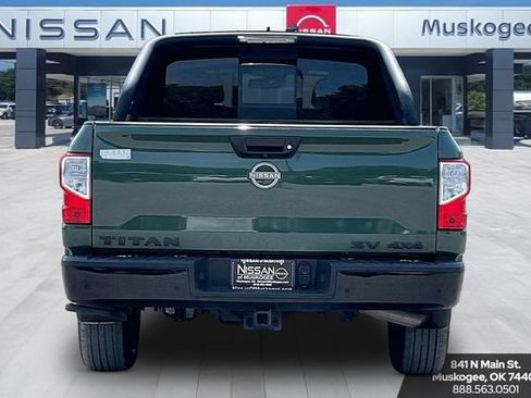 Used 2024 Nissan Titan SV w/ SV Bronze Edition Package AWD/4WD image 6