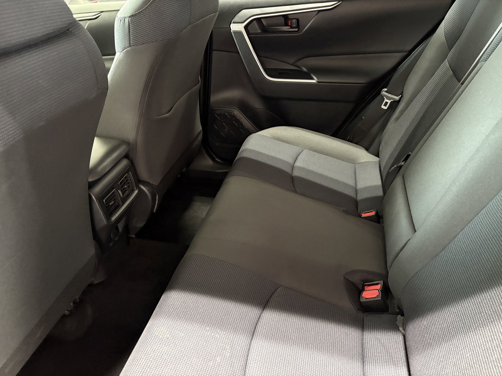 Used 2024 Toyota RAV4 LE AWD/4WD image 9