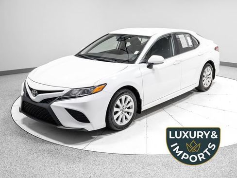 Used 2019 Toyota Camry SE FWD image 1