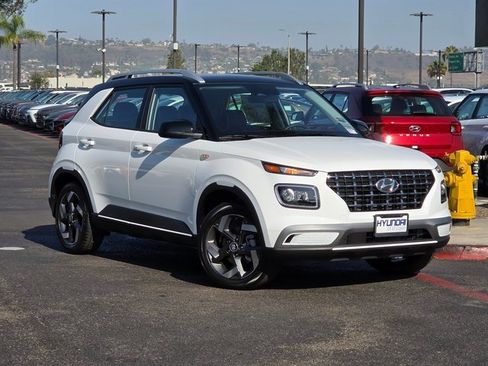 New 2025 Hyundai Venue Limited image 2