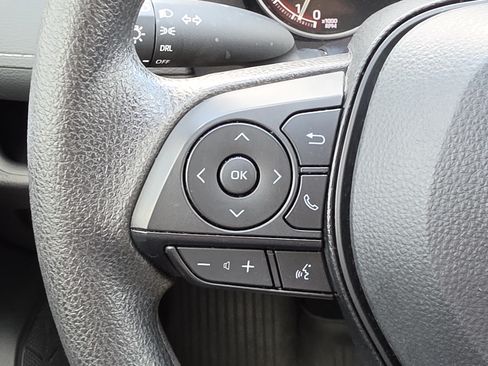 Certified 2025 Toyota RAV4 LE FWD image 17