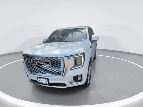 Used 2024 GMC Yukon Denali w/ Advanced Technology Package AWD/4WD image 3