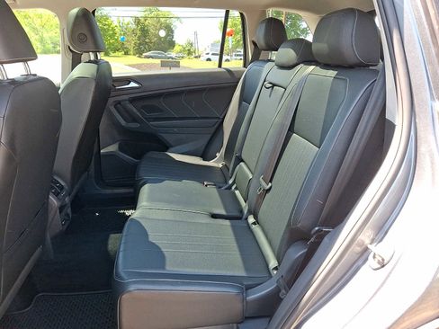 Used 2022 Volkswagen Tiguan SE w/ Panoramic Sunroof Package AWD/4WD image 8