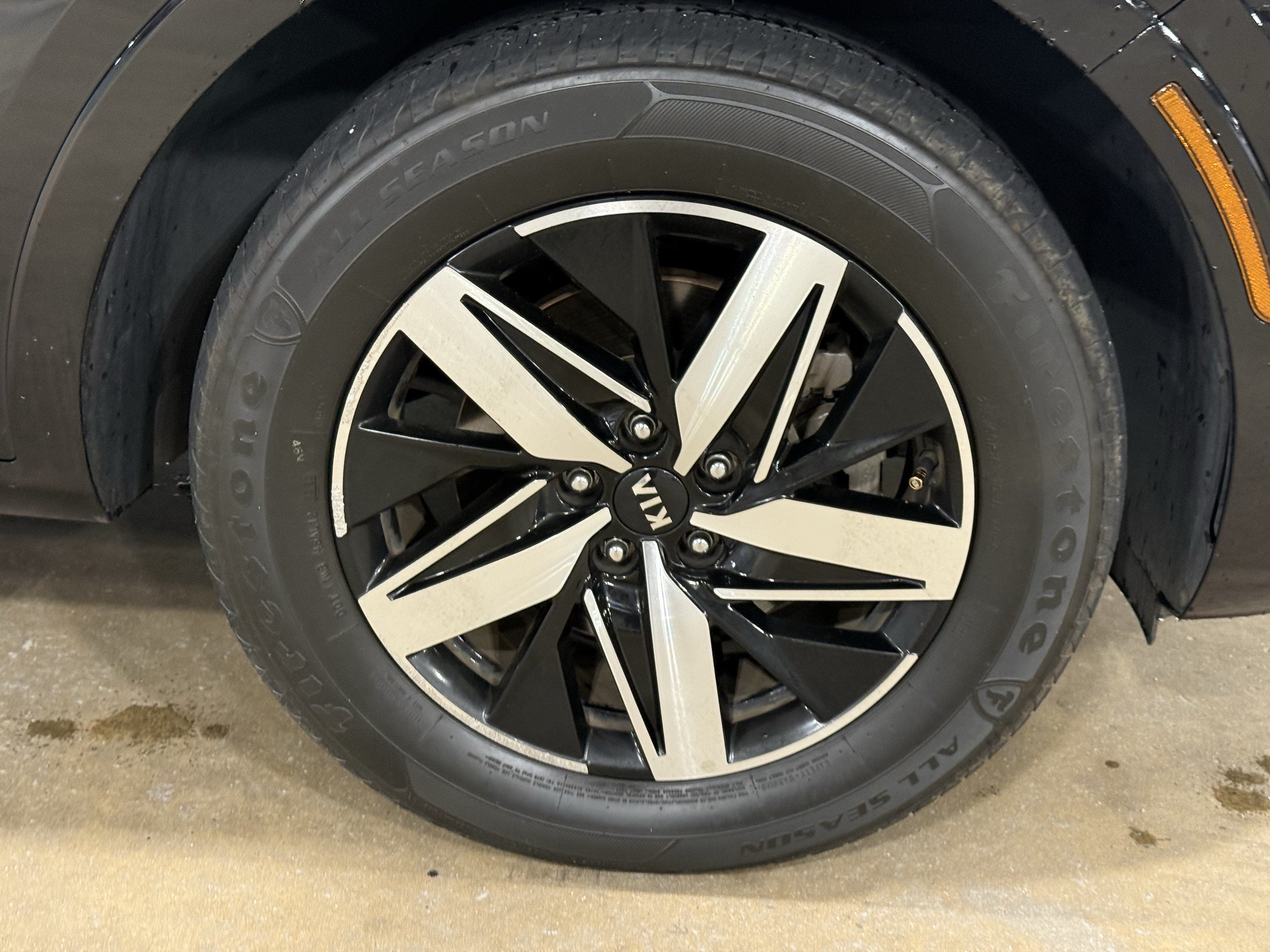 Used 2021 Kia Sorento EX FWD image 12