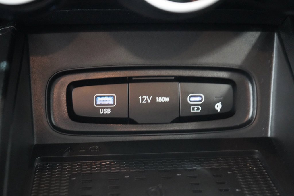 Used 2024 Hyundai Venue Limited FWD image 29