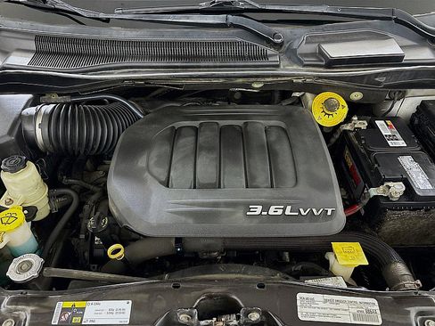 Used 2017 Dodge Grand Caravan SE image 29