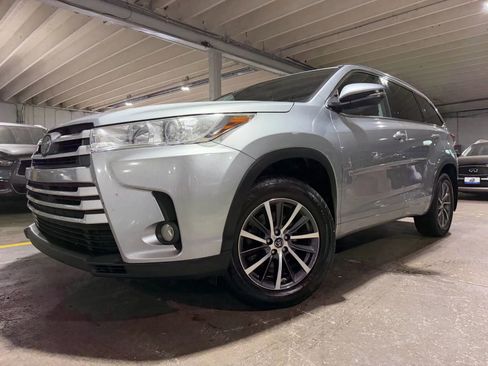 Used 2017 Toyota Highlander XLE w/ Protection Package #3 AWD/4WD image 2