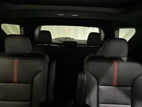 Certified 2025 Chevrolet Traverse RS w/ LPO, Floor Liner Package AWD/4WD image 19