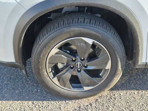 Used 2024 Nissan Rogue SV image 18