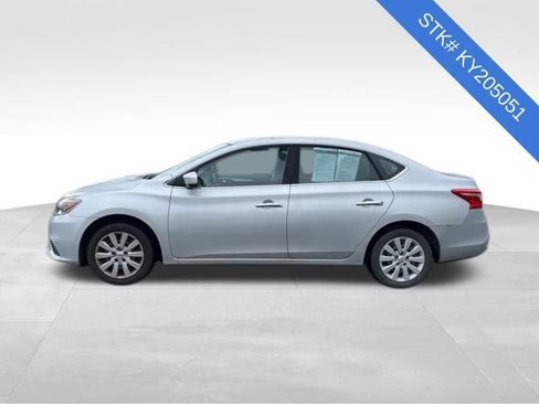 Used 2019 Nissan Sentra S image 4