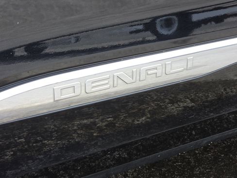 Used 2018 GMC Acadia Denali w/ Technology Package FWD image 9