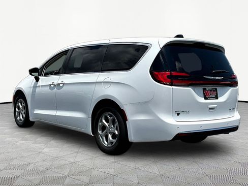 Used 2024 Chrysler Pacifica Limited FWD image 4