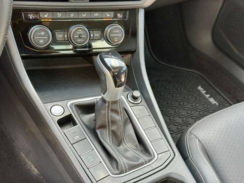 Used 2024 Volkswagen Jetta SE w/ Panoramic Sunroof Package FWD image 27