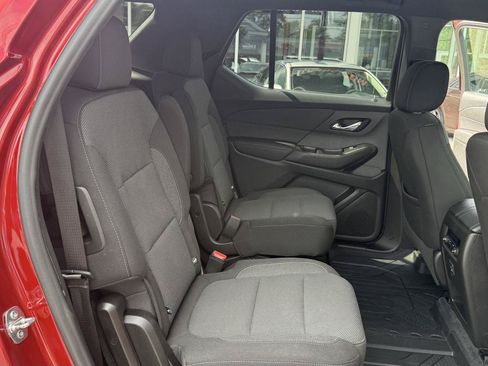 Used 2022 Chevrolet Traverse LT FWD image 22