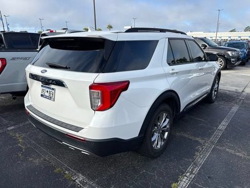 Used 2023 Ford Explorer XLT w/ Equipment Group 202A RWD image 3