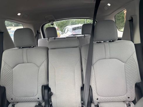 Used 2023 Honda Pilot LX image 12