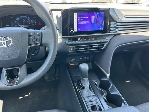 Used 2025 Toyota Camry LE w/ Convenience Package AWD/4WD image 17