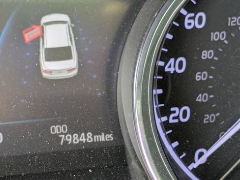 Used 2019 Toyota Camry XLE FWD image 10