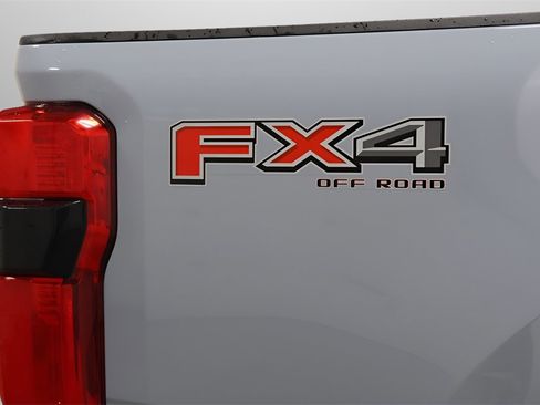 Used 2024 Ford F350 Platinum w/ FX4 Off-Road Package image 36