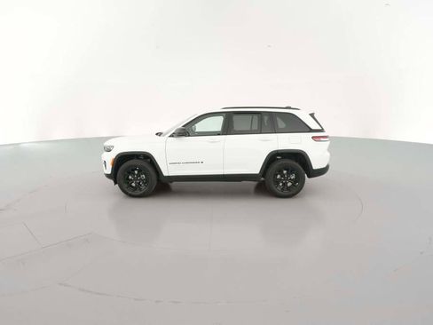 New 2025 Jeep Grand Cherokee Altitude image 6