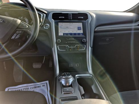Used 2019 Ford Fusion SE FWD image 11