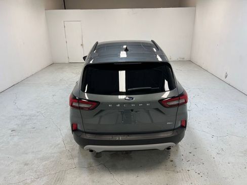 Used 2024 Ford Escape SE image 3
