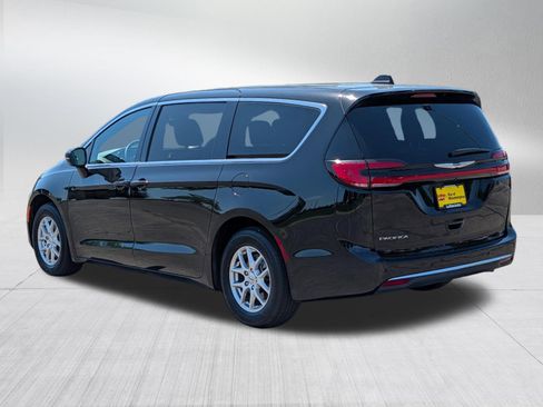 Used 2025 Chrysler Pacifica Select FWD image 5