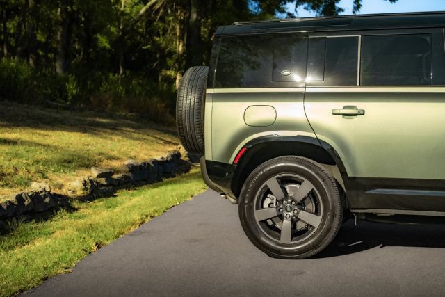 Used 2023 Land Rover Defender 110 X-Dynamic SE AWD/4WD image 8