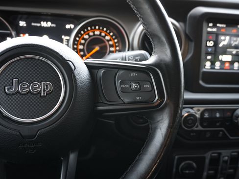Used 2018 Jeep Wrangler Unlimited Sport S AWD/4WD image 21
