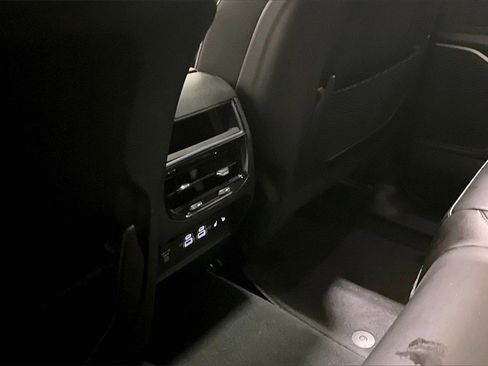 Used 2023 Jeep Grand Cherokee Limited w/ Luxury Tech Group II image 10