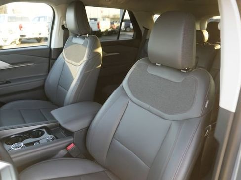 Used 2025 Ford Explorer Active w/ Active Comfort Package image 10