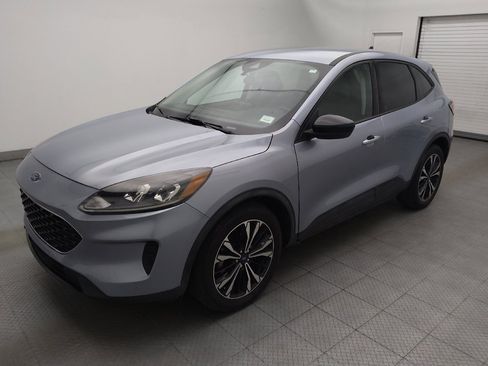 Used 2022 Ford Escape SE w/ SE Sport Appearance Package FWD image 2