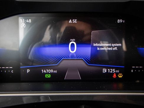Certified 2024 Volkswagen Tiguan SE FWD image 38