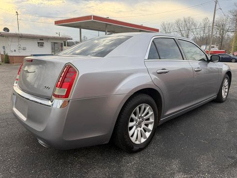 Used 2014 Chrysler 300 RWD image 5