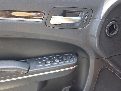 Used 2017 Chrysler 300 C w/ Safetytec Plus Group RWD image 26