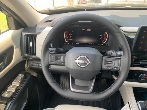 New 2026 Nissan Pathfinder SL FWD image 9